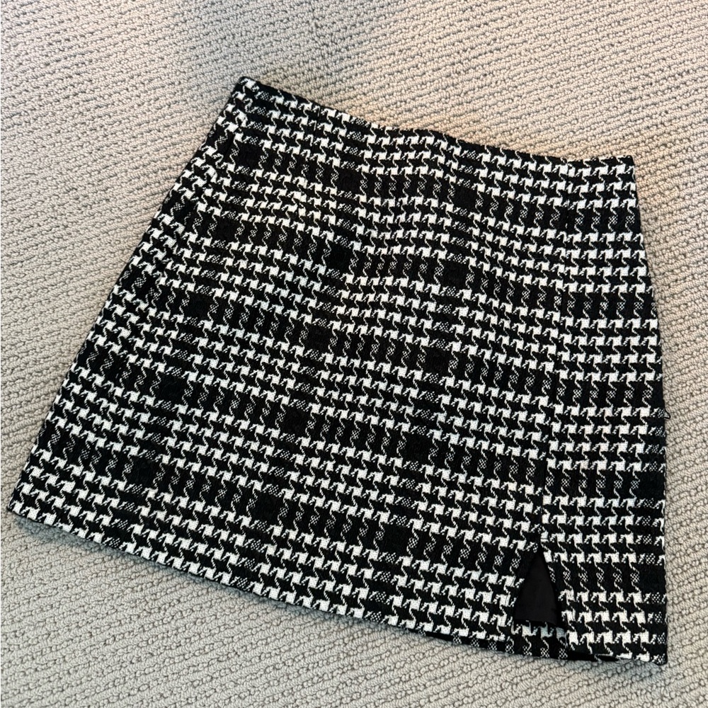 Dynamite Black and White Houndstooth Mini Skirt
